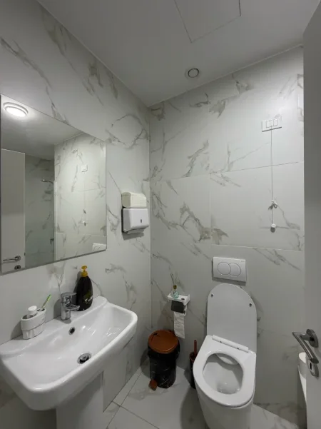Tirane, jepet me qera ambjent biznesi Kati 6, 270 m² 6.000 € (Lake View Residence)