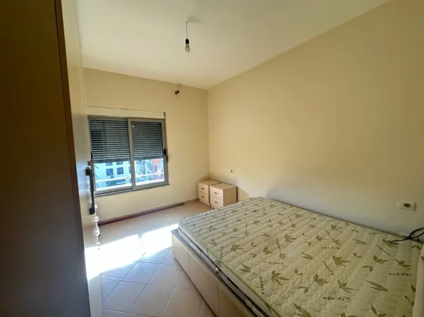 Tirane, jepet me qera apartament 1+1+Ballkon Kati 3, 75 m² 400 € (Jordan Misja)