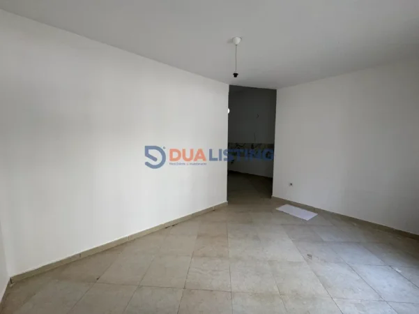 Tirane, shitet dyqan , 73 m² 135.000 € (Astir)