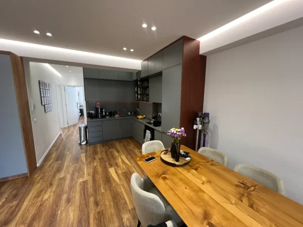 Tirane, jepet me qera apartament 2+1+Ballkon Kati 3, 128 m² 1.200 € (Parku Olimpik)