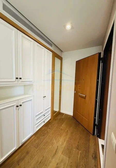 Tirane, jepet me qera apartament 3+1 Kati 7, 120 m² 1.500 € (Kavajes)