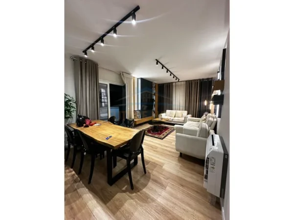 Tirane, jepet me qera apartament 2+1+Aneks+Ballkon Kati 2, 105 m² 1.100 € (Kodra e Diellit)