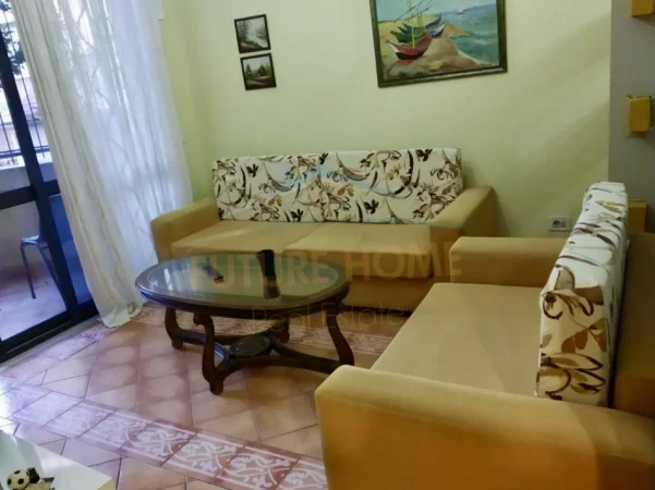 Tirane, jepet me qera apartament 2+1 Kati 3, 76 m² 500 € (Komuna parisit)