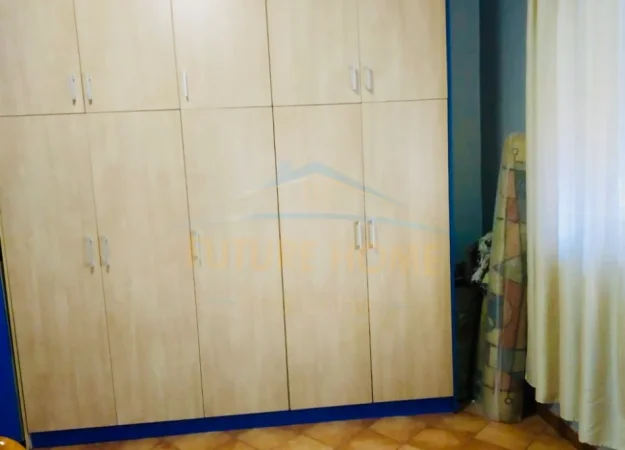 Tirane, jepet me qera apartament 2+1 Kati 3, 76 m² 500 € (Komuna parisit)