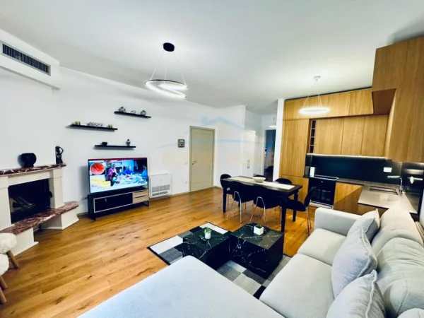 Tirane, jepet me qera apartament 2+1 Kati 1, 1.200 € (Teg)