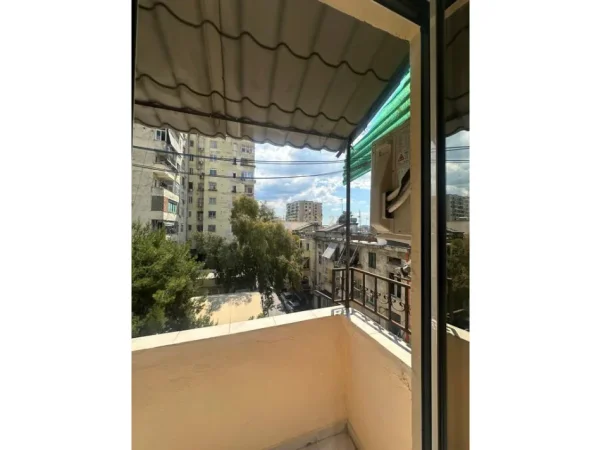 Tirane, jepet me qera apartament 1+1 Kati 4, 65 m² 700 € (rruga e durresit)