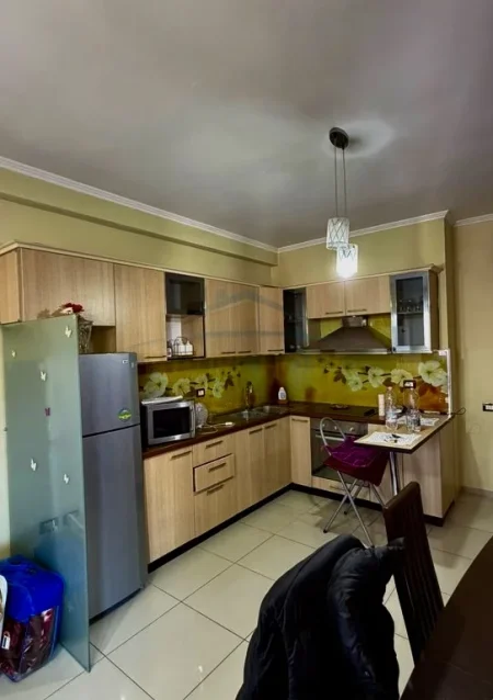 Tirane, jepet me qera apartament 2+1 Kati 5, 84 m² 550 € 