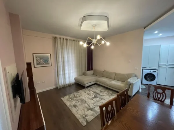 Tirane, jepet me qera apartament 1+1+Ballkon Kati 1, 70 m² 608 € (Liqeni thate)