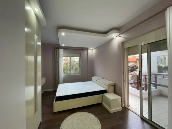 Tirane, jepet me qera apartament 1+1+Ballkon Kati 1, 70 m² 608 € (Liqeni thate)