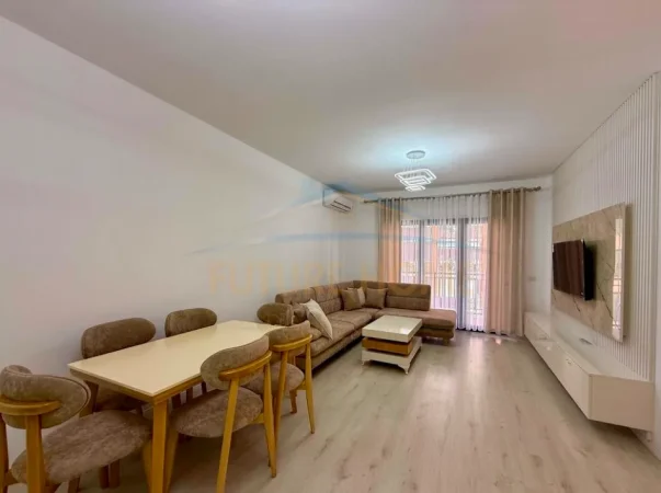 Tirane, jepet me qera apartament 2+1 Kati 2, 109 m² 700 € 