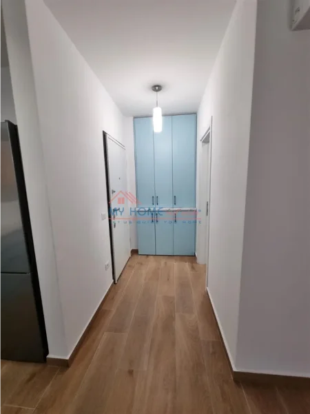 Tirane, jepet me qera apartament 2+1+Ballkon Kati 8, 100 m² 800 € (Rruga Kongresi i Manastirit)