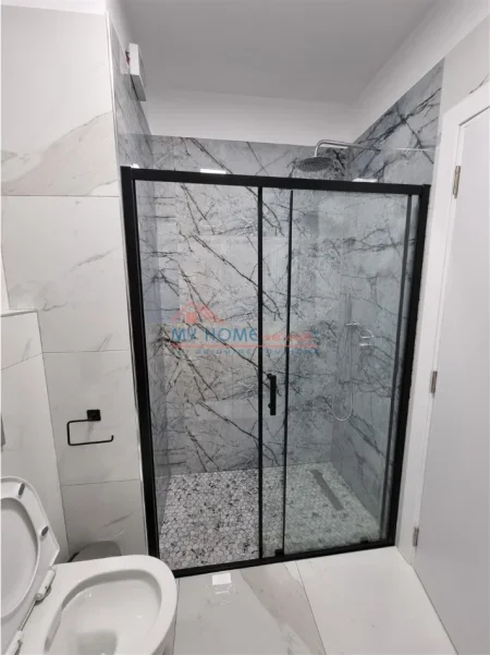 Tirane, jepet me qera apartament 2+1+Ballkon Kati 8, 100 m² 800 € (Rruga Kongresi i Manastirit)