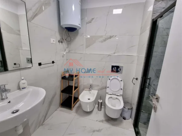 Tirane, jepet me qera apartament 2+1+Ballkon Kati 8, 100 m² 800 € (Rruga Kongresi i Manastirit)