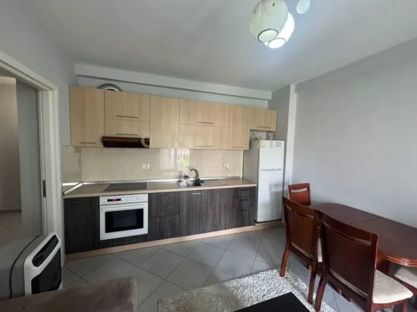 Tirane, jepet me qera 1+1 , 57 m² 450 € (Don Bosco)
