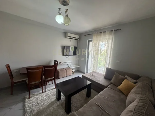 Tirane, jepet me qera 1+1 , 57 m² 450 € (Don Bosco)