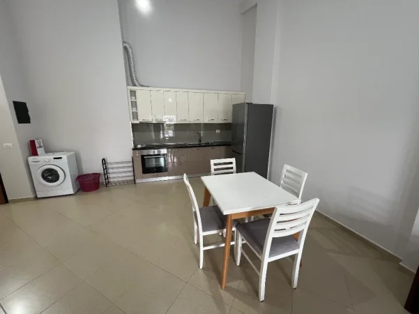 Tirane, jepet me qera apartament 1+1+Ballkon Kati 4, 80 m² 650 € (Kopshti Zoologjik)