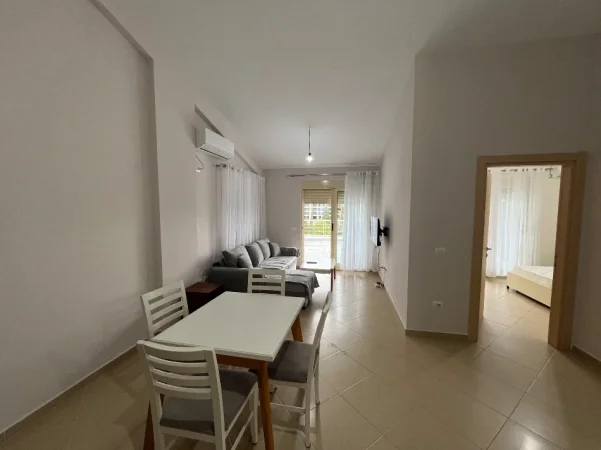 Tirane, jepet me qera apartament 1+1+Ballkon Kati 4, 80 m² 650 € (Kopshti Zoologjik)