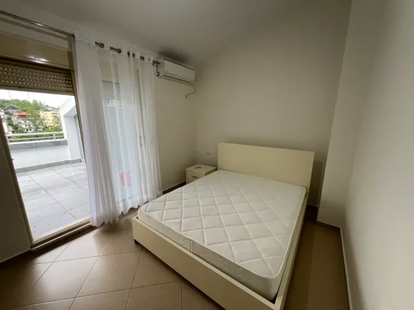 Tirane, jepet me qera apartament 1+1+Ballkon Kati 4, 80 m² 650 € (Kopshti Zoologjik)