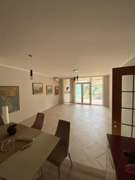 Tirane, jepet me qera zyre Kati 5, 80 m² 1.200 € (BLLOKU)