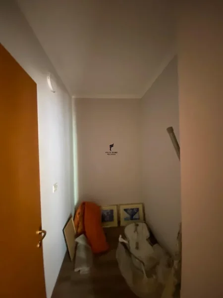 Tirane, jepet me qera zyre Kati 5, 80 m² 1.200 € (BLLOKU)