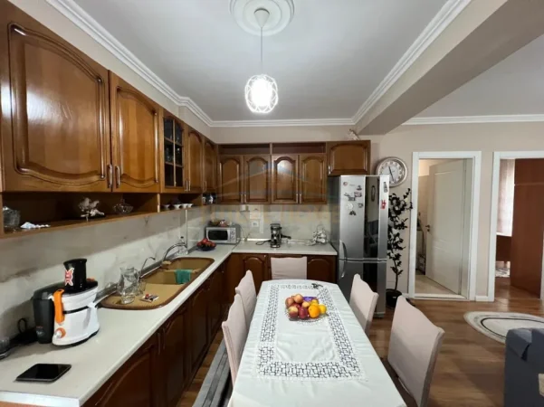 Tirane, shitet apartament 1+1 Kati 5, 94 m² 160.000 € (5 maj)