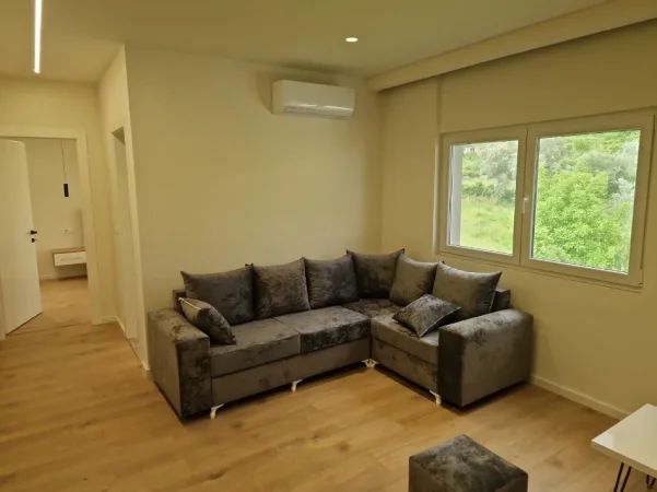 Tirane, jepet me qera apartament 1+1 Kati 3, 70 m² 350 € (paskuqan , babrru)