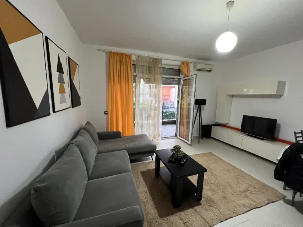 Tirane, jepet me qera apartament 1+1+Ballkon Kati 0, 71 m² 500 € (Kopshti botanik)