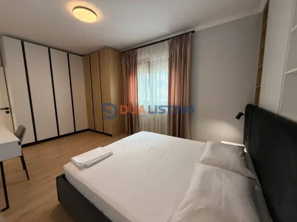 Tirane, jepet me qera apartament 2+1 , 1.200 € (Rruga Durresit)