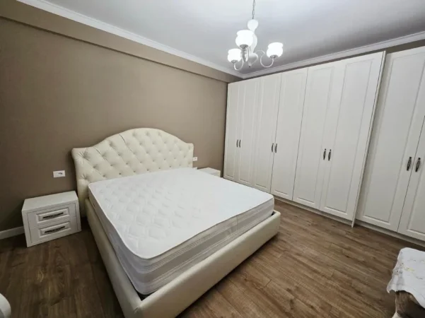 Tirane, jepet me qera apartament 3+1+Ballkon Kati 2, 128 m² 1.400 € (Kopshti Zoologjik)