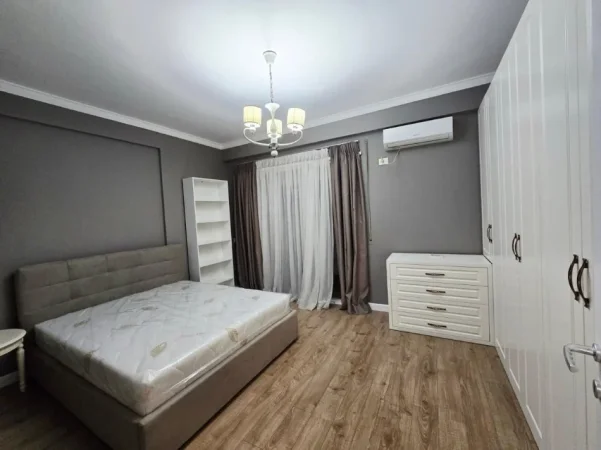 Tirane, jepet me qera apartament 3+1+Ballkon Kati 2, 128 m² 1.400 € (Kopshti Zoologjik)