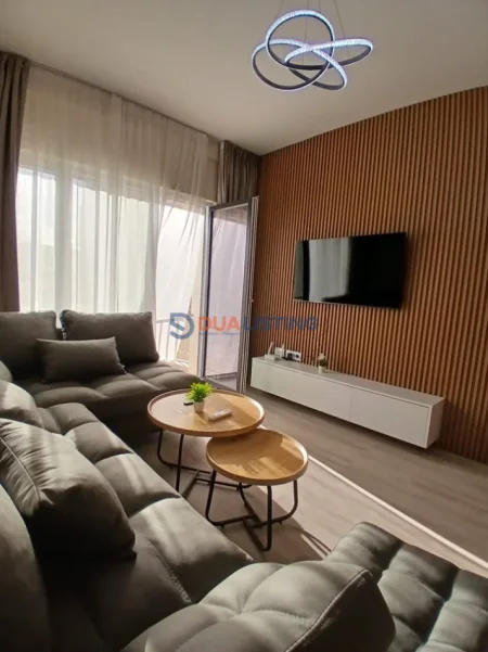 Tirane, jepet me qera apartament 2+1 , 900 € (Zogu i Zi)
