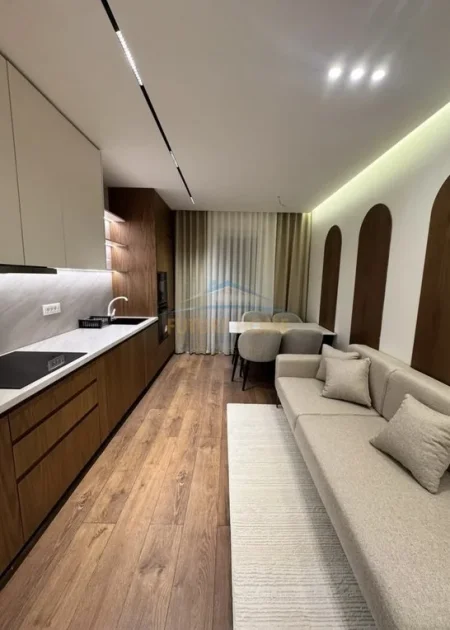 Tirane, jepet me qera apartament 2+1 Kati 4, 79 m² 850 € 