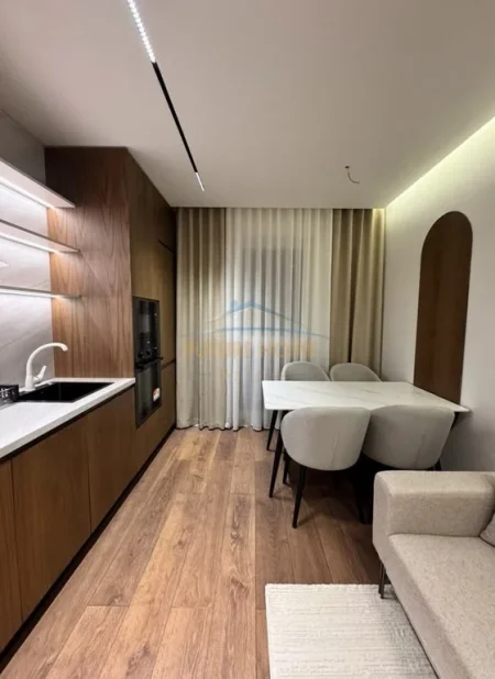 Tirane, jepet me qera apartament 2+1 Kati 4, 79 m² 850 € 