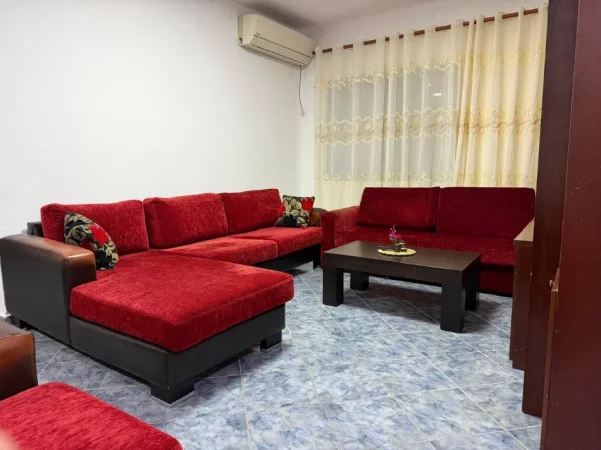 Tirane, jepet me qera apartament 2+1+Ballkon Kati 4, 90 m² 400 € (Fresku)