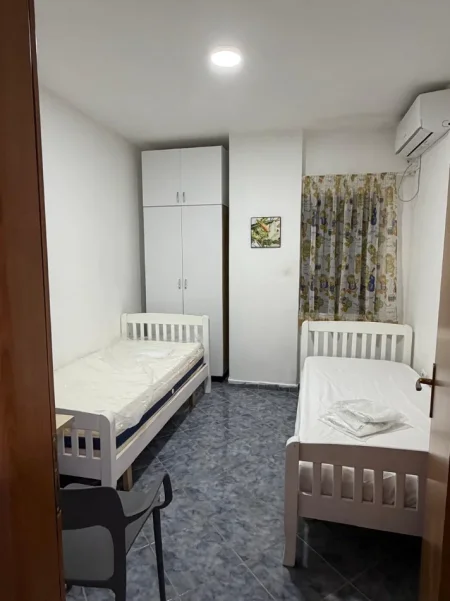 Tirane, jepet me qera apartament 2+1+Ballkon Kati 4, 90 m² 400 € (Fresku)
