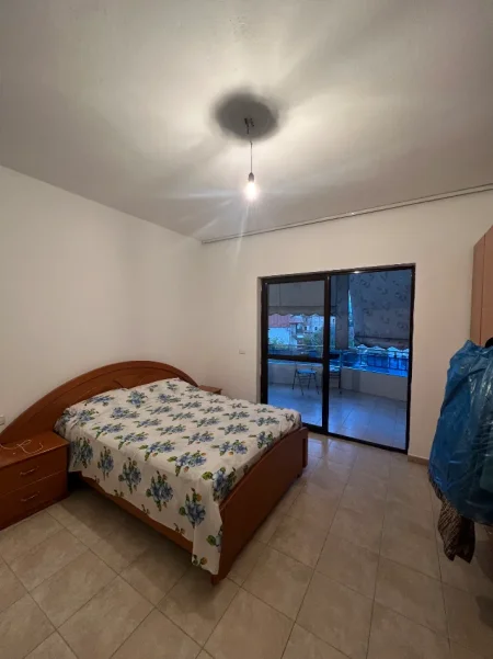 Tirane, jepet me qera apartament 1+1+Ballkon Kati 3, 60 m² 380 € (Gjimnazi Aleks Buda)