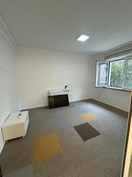 Tirane, jepet me qera zyre Kati 2, 130 m² 1.350 € (ZOGU I ZI)