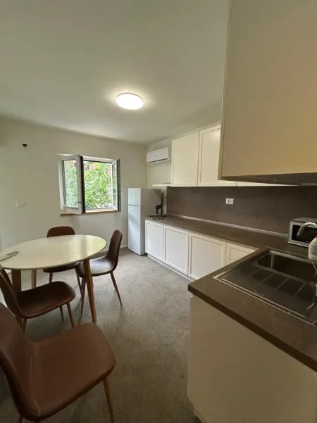 Tirane, jepet me qera zyre Kati 2, 130 m² 1.350 € (ZOGU I ZI)
