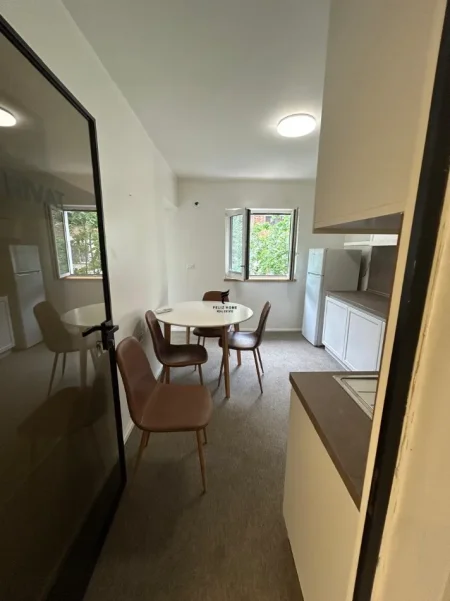 Tirane, jepet me qera zyre Kati 2, 130 m² 1.350 € (ZOGU I ZI)