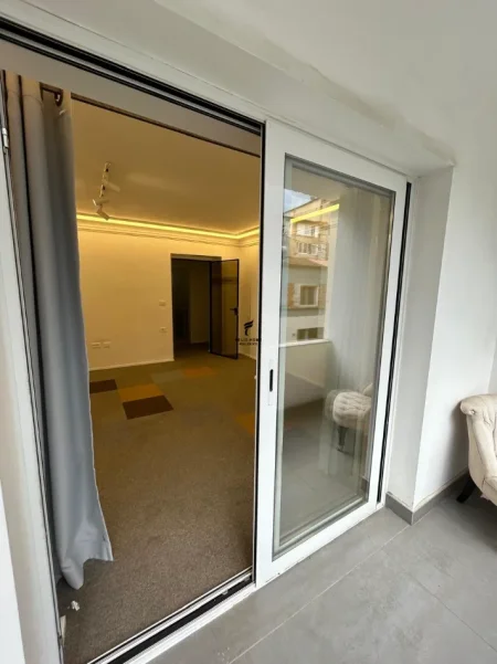 Tirane, jepet me qera zyre Kati 2, 130 m² 1.350 € (ZOGU I ZI)