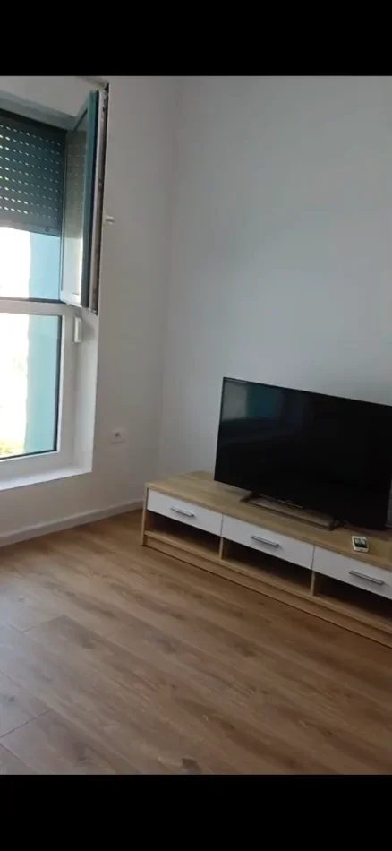 Tirane, jepet me qera apartament 1+1+Ballkon Kati 5, 450 €