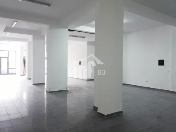 Tirane, shitet ambient biznesi Kati 0, 210 m² 250.000 € (PRANE SHKOLLES SE "KUQE", RRUGA "RIZA CEROVA")