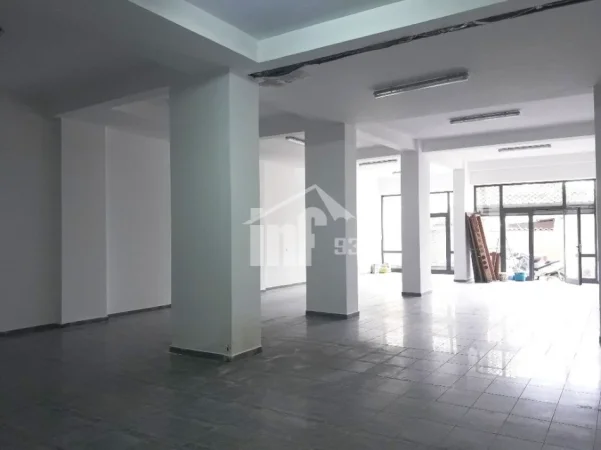 Tirane, shitet ambient biznesi Kati 0, 210 m² 250.000 € (PRANE SHKOLLES SE "KUQE", RRUGA "RIZA CEROVA")