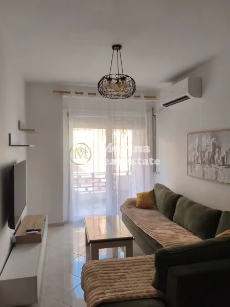Tirane, jepet me qera apartament 2+1 Kati 7, 80 m² 500 € (Golden Park)