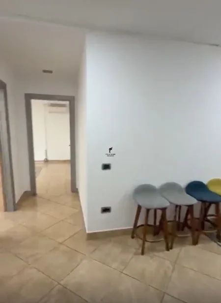 Tirane, jepet me qera zyre Kati 2, 330 m² 4.000 € (BLLOKU)