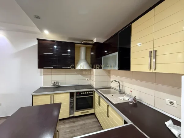 Tirane, shitet apartament 2+1 Kati 1, 83 m² 115.000 € (Kombinat)