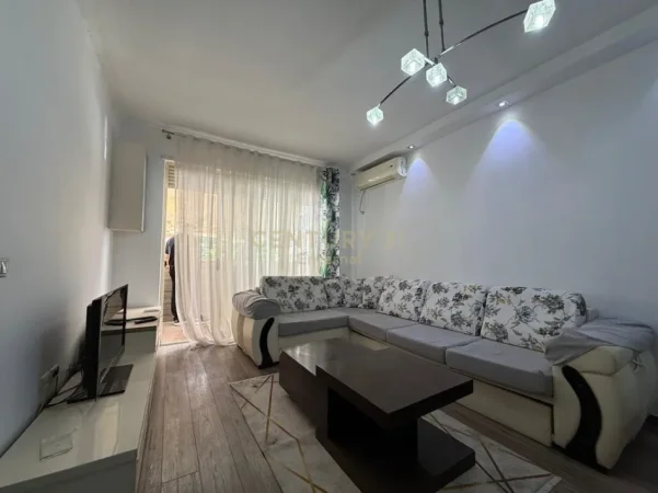 Tirane, shitet apartament 2+1 Kati 1, 83 m² 115.000 € (Kombinat)