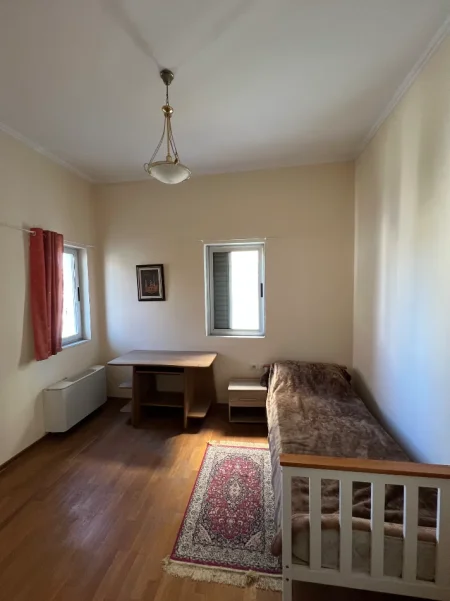 Tirane, jepet me qera apartament 3+1+Ballkon Kati 3, 128 m² 800 € (Rruga Peti)