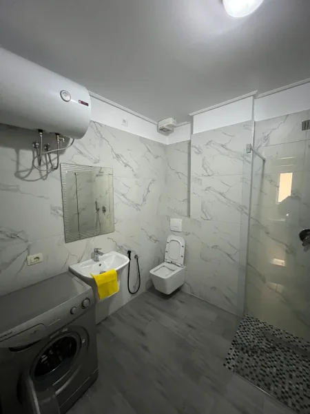 Tirane, jepet me qera apartament 3+1+Ballkon Kati 3, 128 m² 800 € (Rruga Peti)
