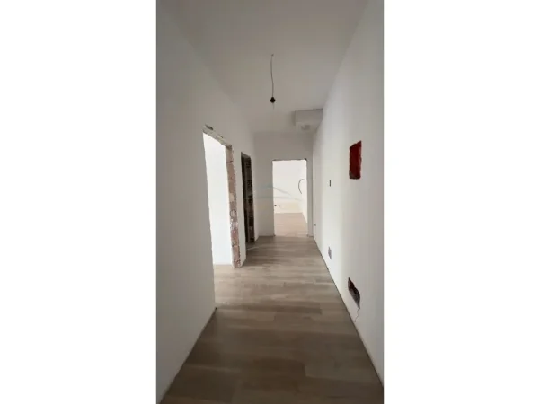 Tirane, shitet apartament 2+1 Kati 1, 101 m² 120.460 € (Paskuqan)